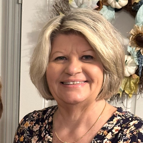 Meet your Posher, Kay - Picture 1 of 1